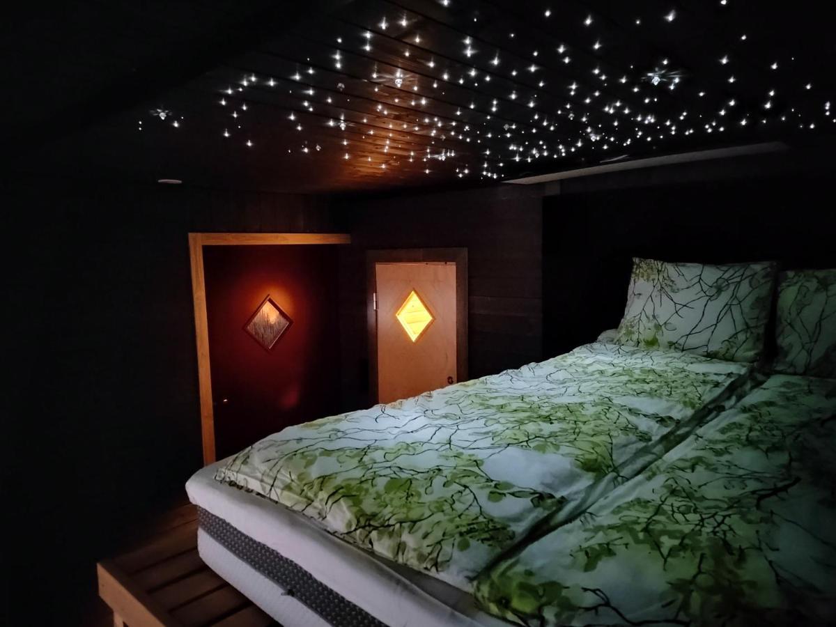 Relax & Recharge - A Unique Suite With A Touch Of Luxury - Hot Tub And Sauna Inspired Decor #Not A Real Sauna# Easy City Access - Direct Train 15 Min To City Helsinki Exterior foto