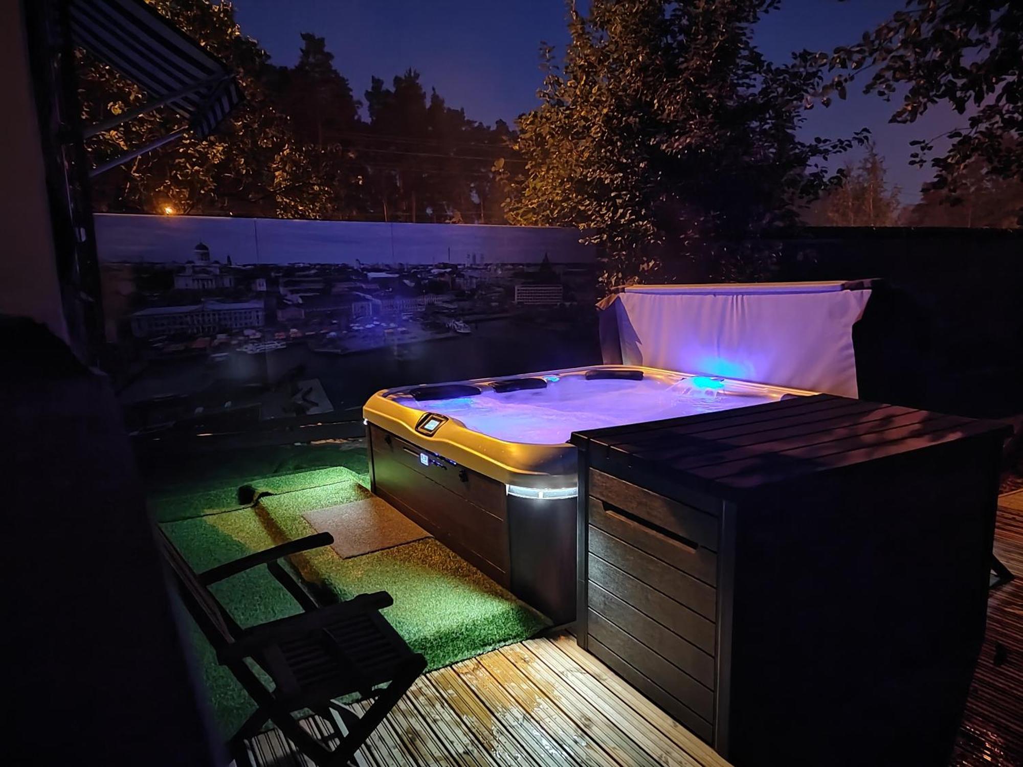 Relax & Recharge - A Unique Suite With A Touch Of Luxury - Hot Tub And Sauna Inspired Decor #Not A Real Sauna# Easy City Access - Direct Train 15 Min To City Helsinki Exterior foto