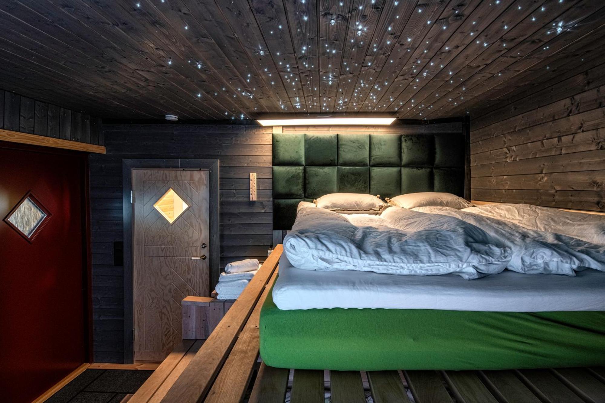 Relax & Recharge - A Unique Suite With A Touch Of Luxury - Hot Tub And Sauna Inspired Decor #Not A Real Sauna# Easy City Access - Direct Train 15 Min To City Helsinki Exterior foto
